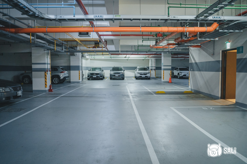 福容徠旅水里. 南投水里住宿新地標，白色城堡插旗山城，走路十分鐘到車站 - 莎笠，小日子