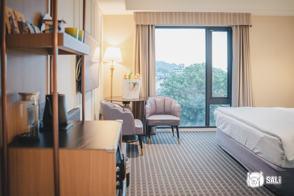 福容徠旅水里. 南投水里住宿新地標，白色城堡插旗山城，走路十分鐘到車站 - 莎笠，小日子