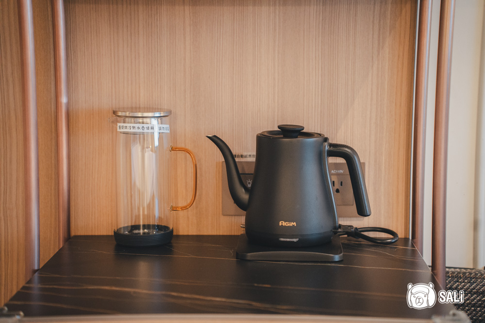 福容徠旅水里. 南投水里住宿新地標，白色城堡插旗山城，走路十分鐘到車站 - 莎笠，小日子