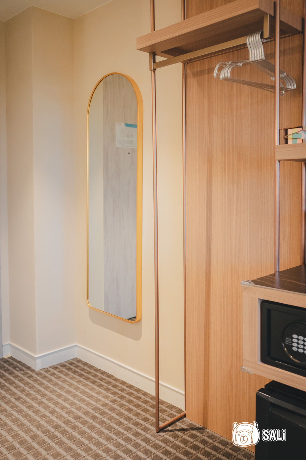 福容徠旅水里. 南投水里住宿新地標，白色城堡插旗山城，走路十分鐘到車站 - 莎笠，小日子