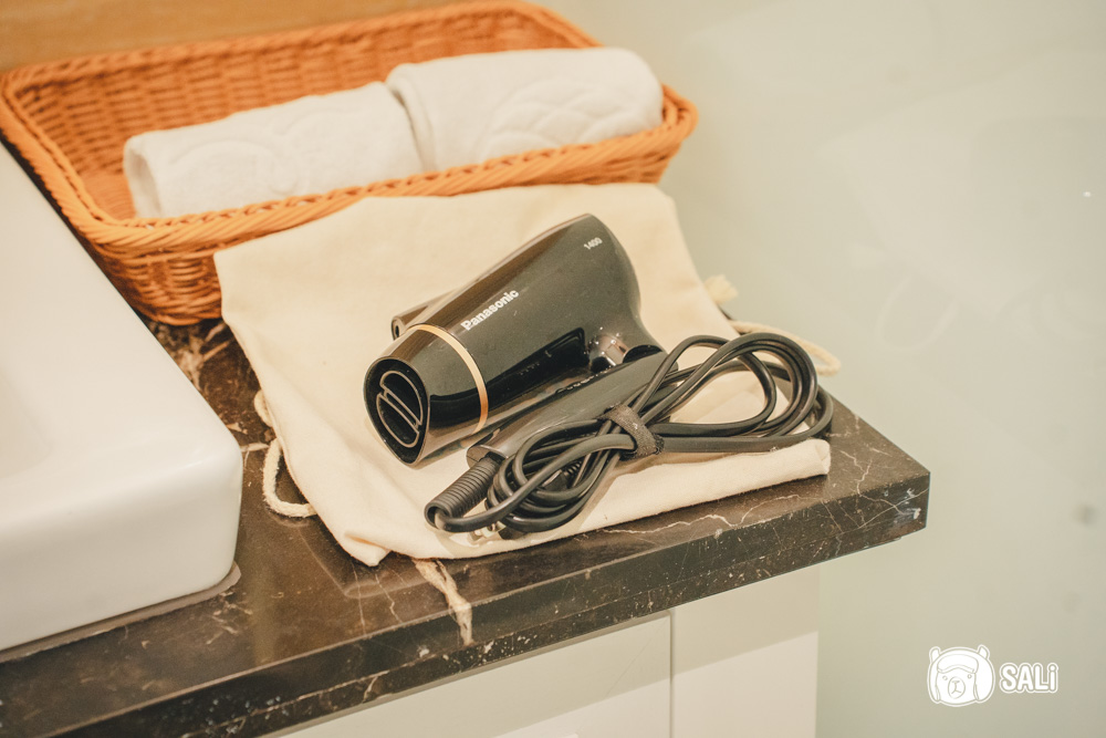 福容徠旅水里. 南投水里住宿新地標，白色城堡插旗山城，走路十分鐘到車站 - 莎笠，小日子