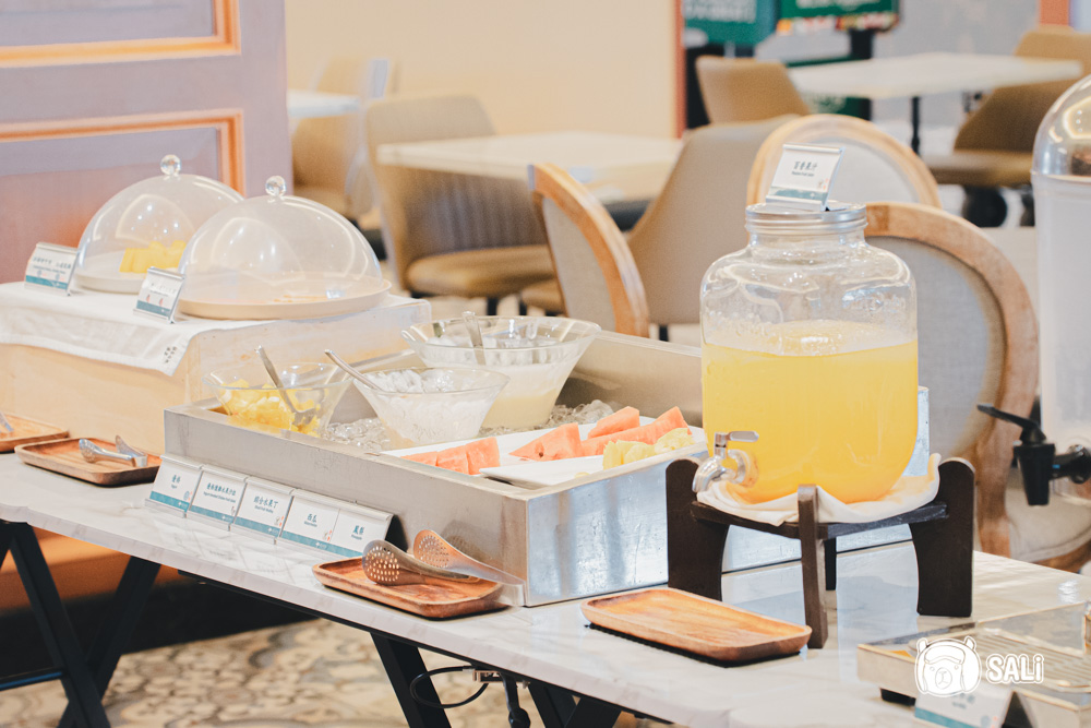 福容徠旅水里. 南投水里住宿新地標，白色城堡插旗山城，走路十分鐘到車站 - 莎笠，小日子