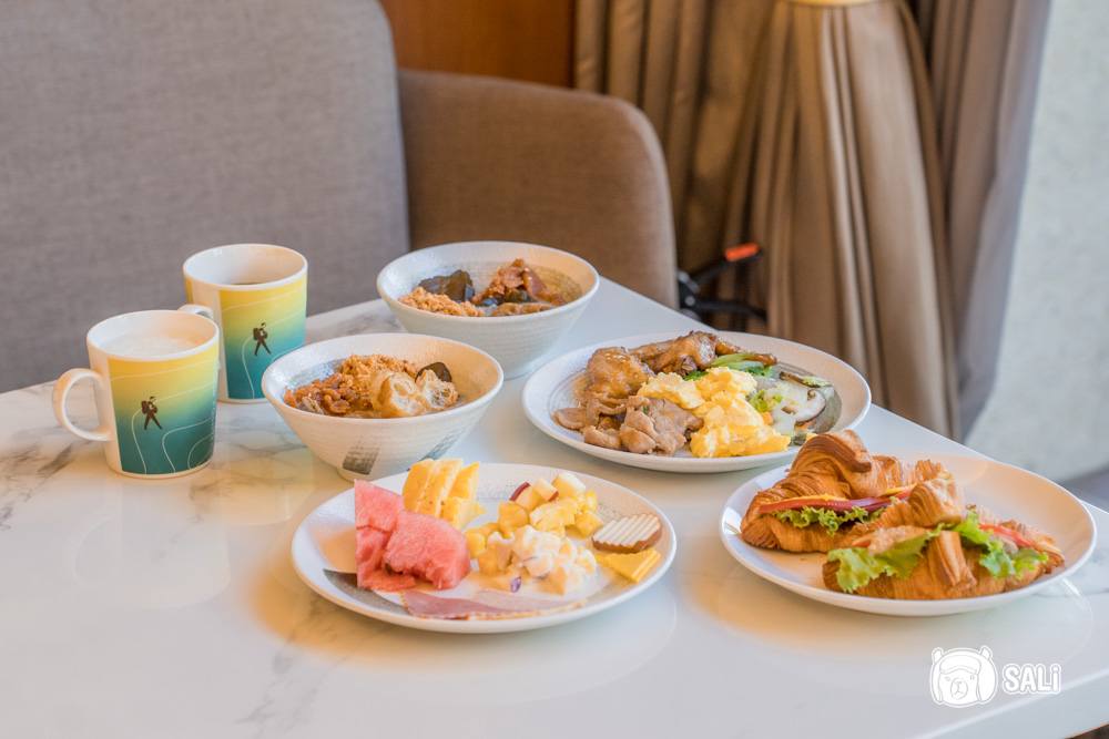 福容徠旅水里. 南投水里住宿新地標，白色城堡插旗山城，走路十分鐘到車站 - 莎笠，小日子