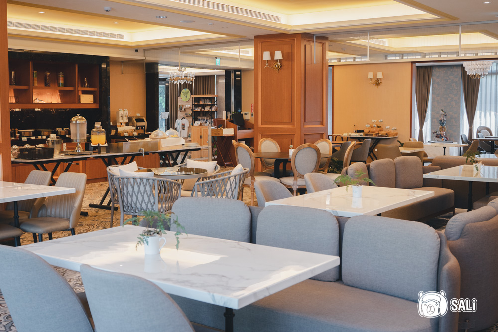 福容徠旅水里. 南投水里住宿新地標，白色城堡插旗山城，走路十分鐘到車站 - 莎笠，小日子