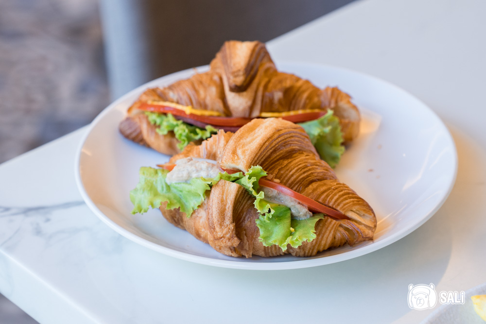 福容徠旅水里. 南投水里住宿新地標，白色城堡插旗山城，走路十分鐘到車站 - 莎笠，小日子
